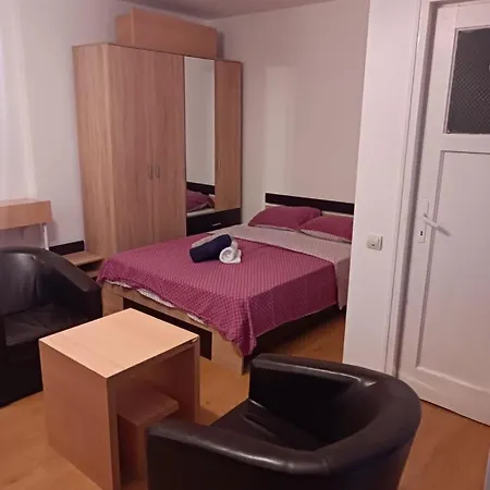 Апартаменти Cozy In Бухарест
